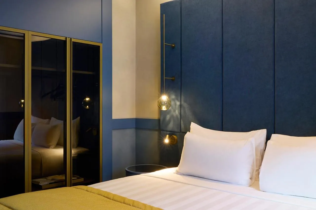 Fifty House Cellini Otel Milano