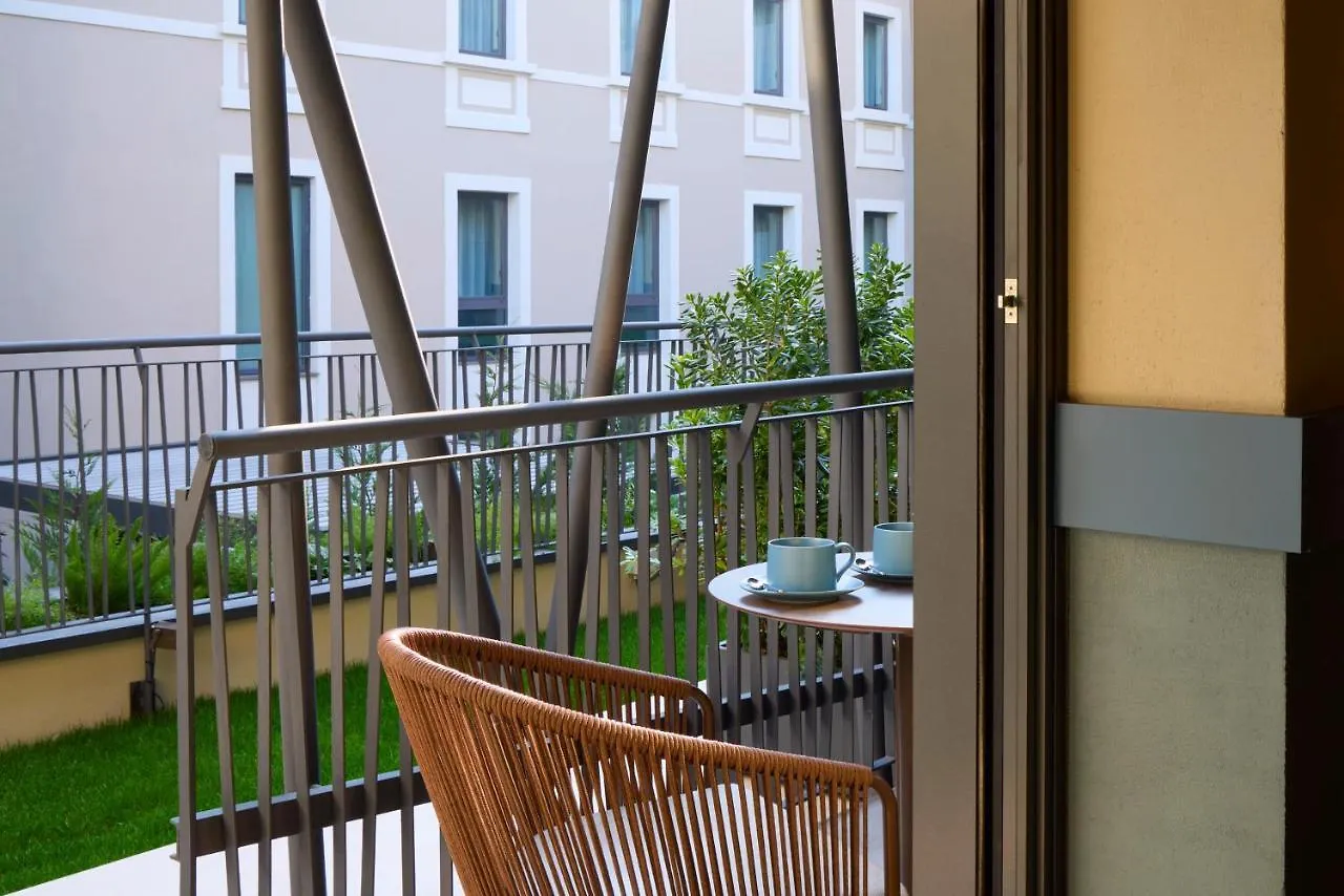 Fifty House Cellini Otel Milano